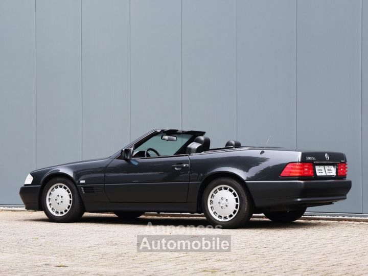 Mercedes 500 SL 5.0L V8 engine producing 333 bhp - 6