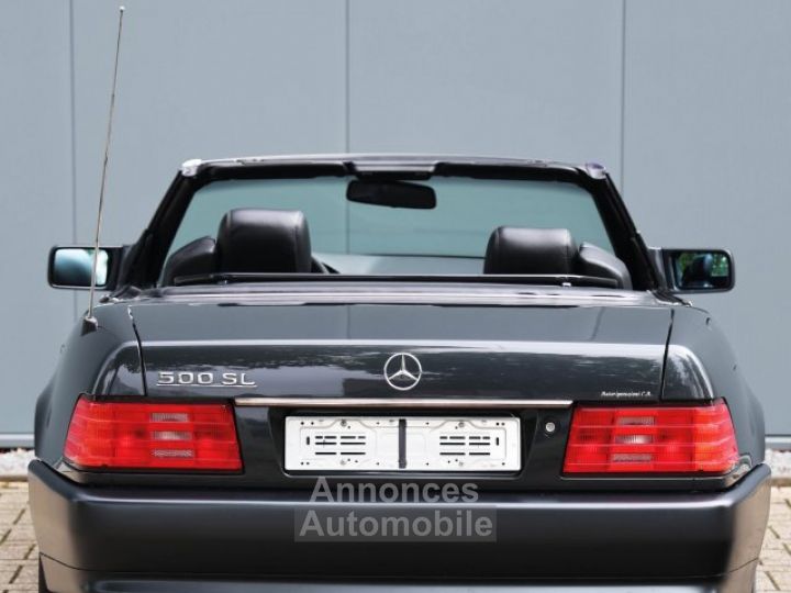 Mercedes 500 SL 5.0L V8 engine producing 333 bhp - 18