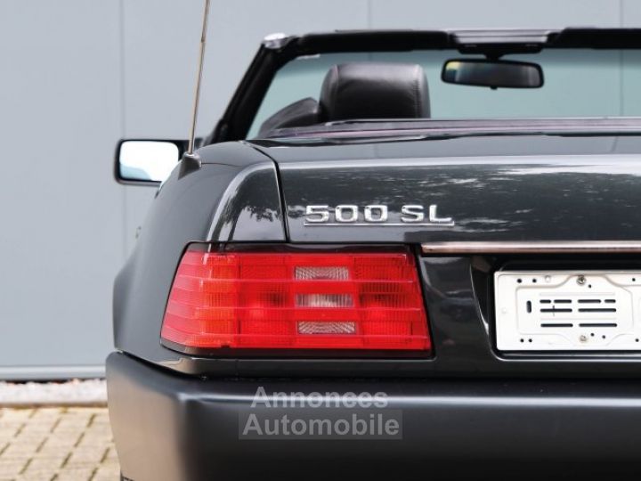 Mercedes 500 SL 5.0L V8 engine producing 333 bhp - 21