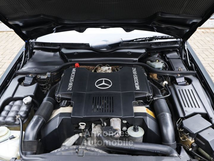 Mercedes 500 SL 5.0L V8 engine producing 333 bhp - 34