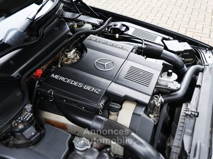 Mercedes 500 SL 5.0L V8 engine producing 333 bhp - 35