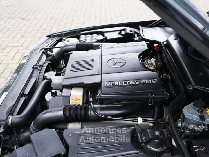 Mercedes 500 SL 5.0L V8 engine producing 333 bhp - 36