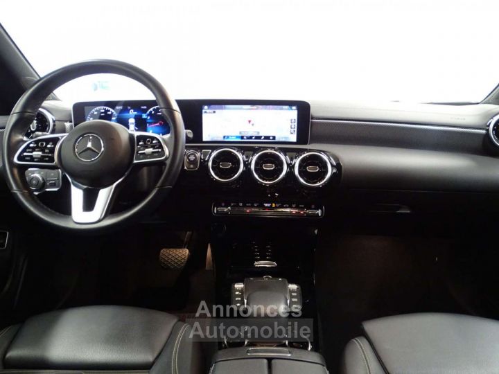 Mercedes CLA 180 Sedan Luxury 7GTRONIC - 7