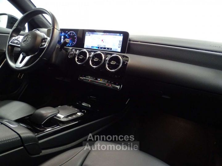 Mercedes CLA 180 Sedan Luxury 7GTRONIC - 8