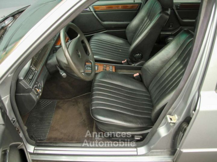 Mercedes Classe E 260 Pullman Limousine 6 Doors V124 - 19