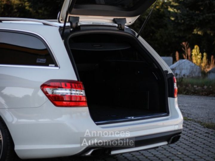 Mercedes Classe E Class estate 63 amg 212 5461 cc 517 BHP - 16