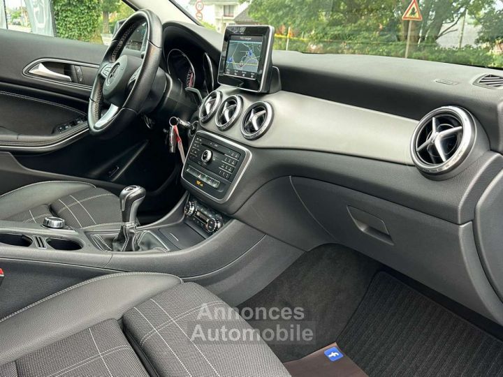 Mercedes Classe GLA 180 - 122 cv ! S. Chauffants Navi PDC Eu6b - 13