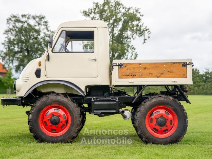 Mercedes Unimog Benz  type 401 - 17