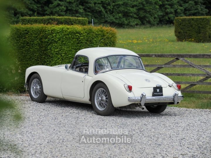 MG MGA Coupe - 4