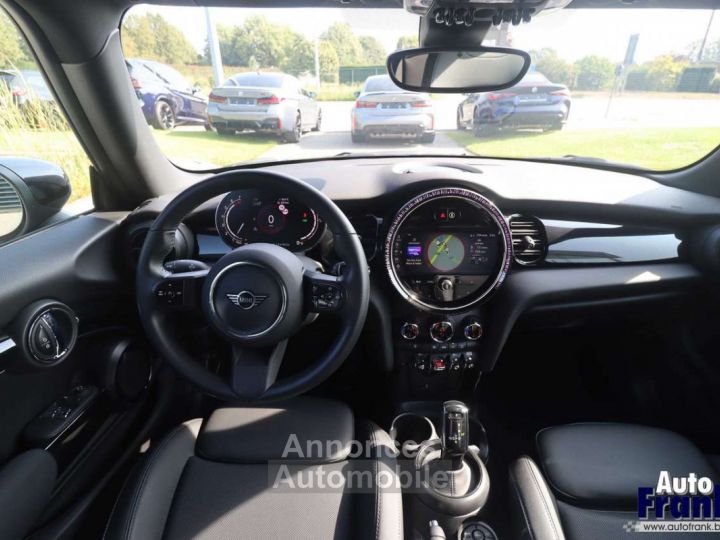 Mini Cooper AUT 3-D APPLE CARPL NAVI BLACK-PACK 16 - 19