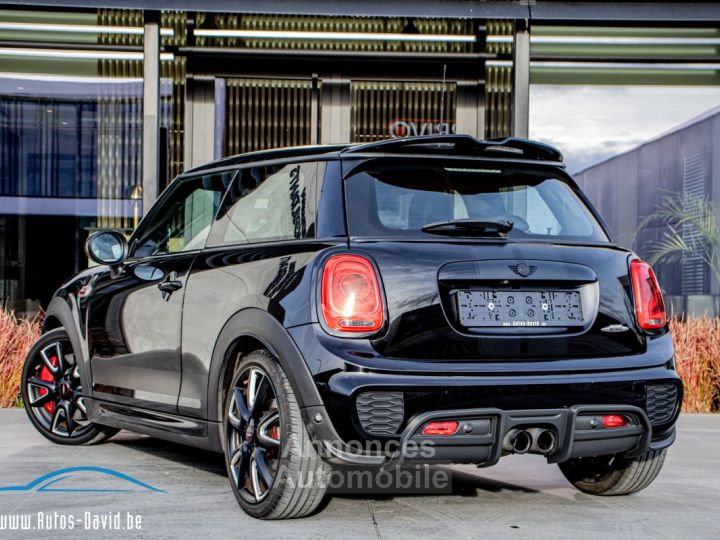 Mini Cooper John Works 2.0AS JCW 231PK - HARMAN KARDON - SPORTUITLAAT - KEYLESS GO - CARBON - CAMERA - 2