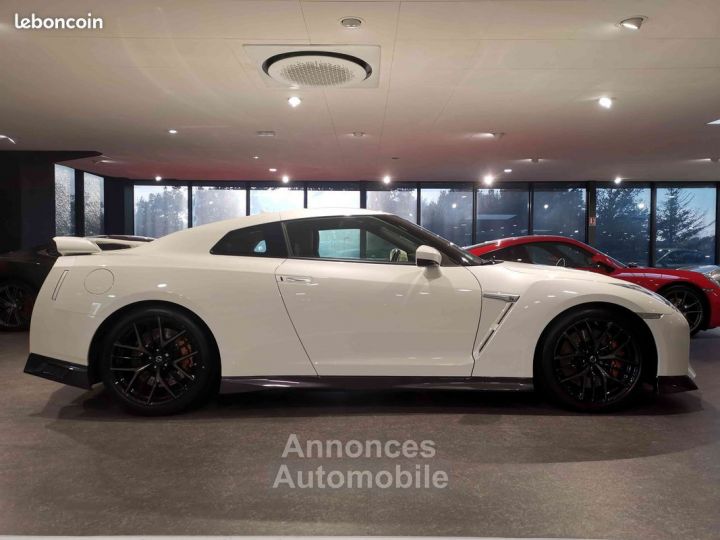 Nissan GT-R GTR R35 Gentleman Edition - 2