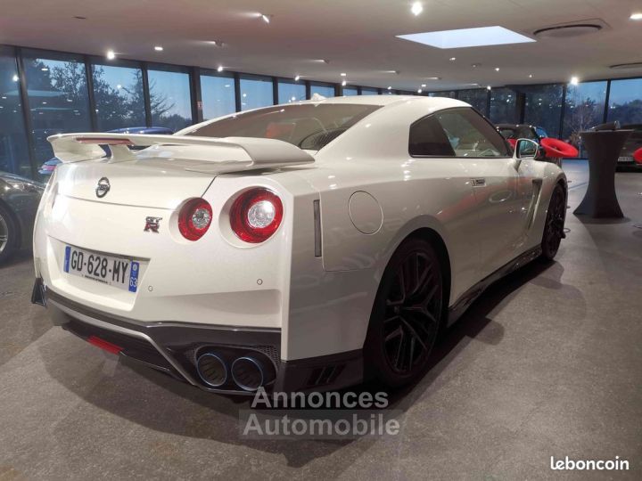 Nissan GT-R GTR R35 Gentleman Edition - 4