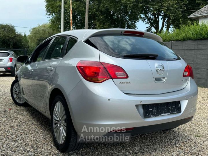 Opel Astra 1.7 CDTi ECOTEC Cosmo DPF - 2