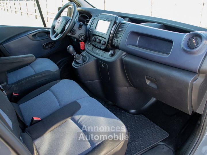 Opel Vivaro 1.6 DTCi L2H1 - 3 ZITPLAATSEN - 1 EIGENAAR - PARKEERCAMERA - AIRCO - CRUISECONTROL - TREKHAAK - EURO 6 - 17