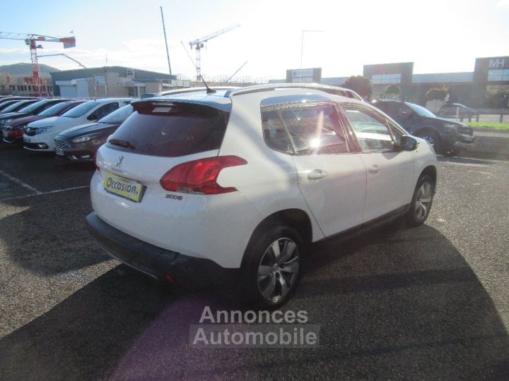 Peugeot 2008 1.2 PureTech 82ch BVM5 Style - 4