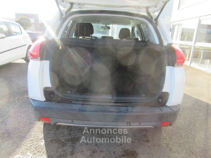 Peugeot 2008 1.2 PureTech 82ch BVM5 Style - 10