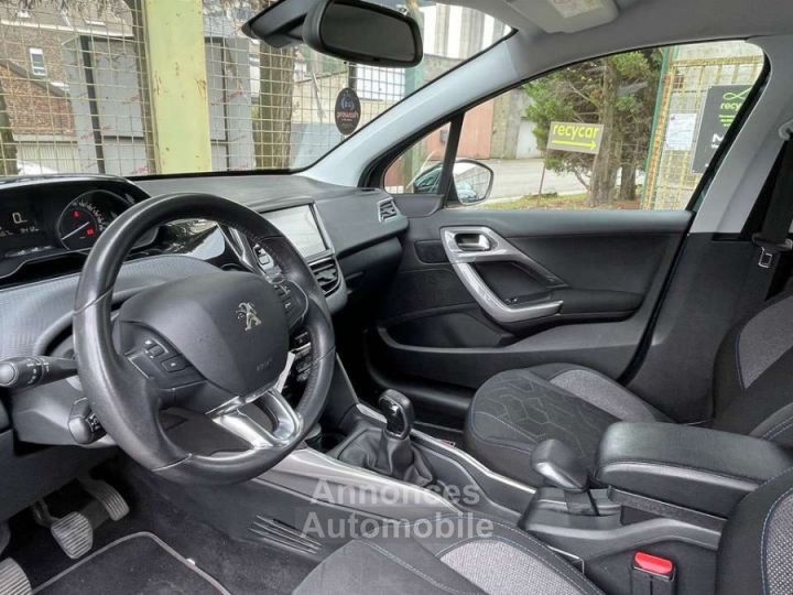 Peugeot 2008 1.2i STYLE - 7