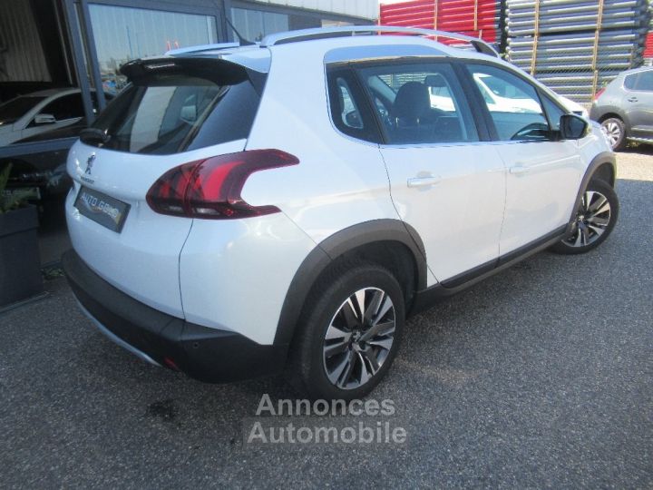 Peugeot 2008 1.6 BlueHDi 120ch SetS BVM6 Allure - 4