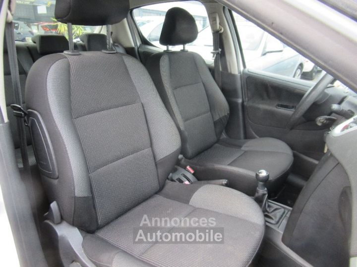 Peugeot 207 1.4 HDi 70ch Climatisation - 8