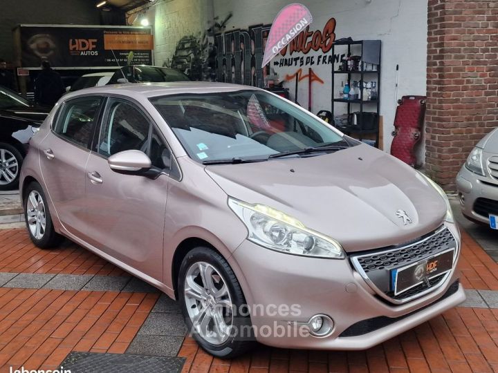 Peugeot 208 1.2 82ch Allure - 1