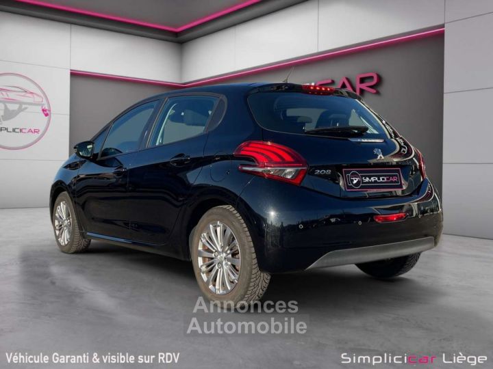 Peugeot 208 1.2 PureTech Signature S - 3