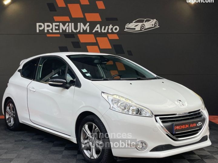 Peugeot 208 1.2 Vti 82Cv Allure Climatisation automatique Régulateur de vitesse Crit'air1 Ct Ok 2027 - 2