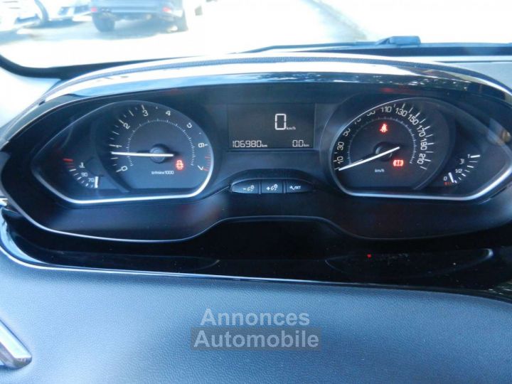 Peugeot 208 1.2i 82cv Style (Navigation Pdc Bluetooth Clim) - 13