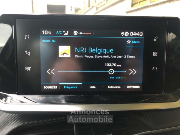 Peugeot 208 1.2i PureTech Style( clim pdc Appel CarPlay ect) - 19