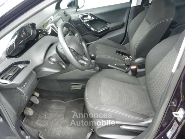 Peugeot 208 1.2i PureTech Style (navigation pdc clim ect) - 11