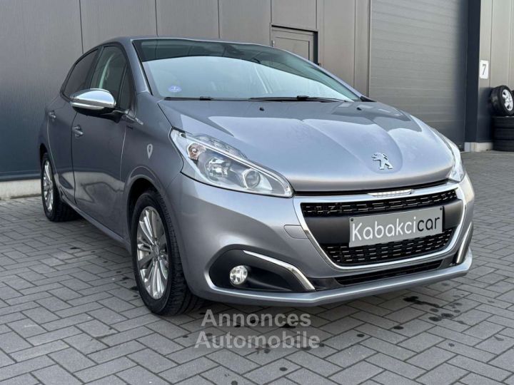 Peugeot 208 1.2i Signature -- LED NAVI GARANTIE 12 MOIS - 1