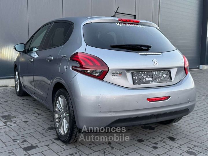 Peugeot 208 1.2i Signature -- LED NAVI GARANTIE 12 MOIS - 4