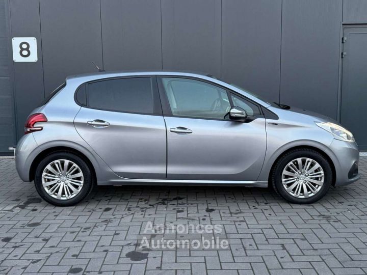 Peugeot 208 1.2i Signature -- LED NAVI GARANTIE 12 MOIS - 7