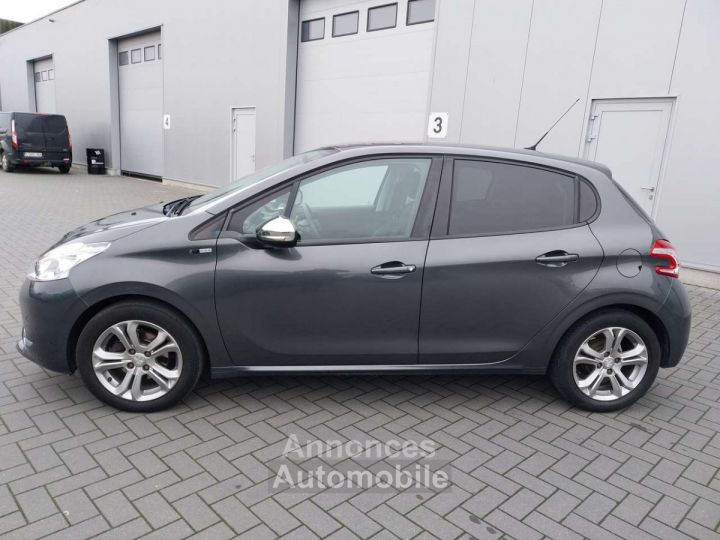 Peugeot 208 1.2i Style-GPS-AIRCO-BLUETOOTH-GARANTIE.12.MOIS- - 4