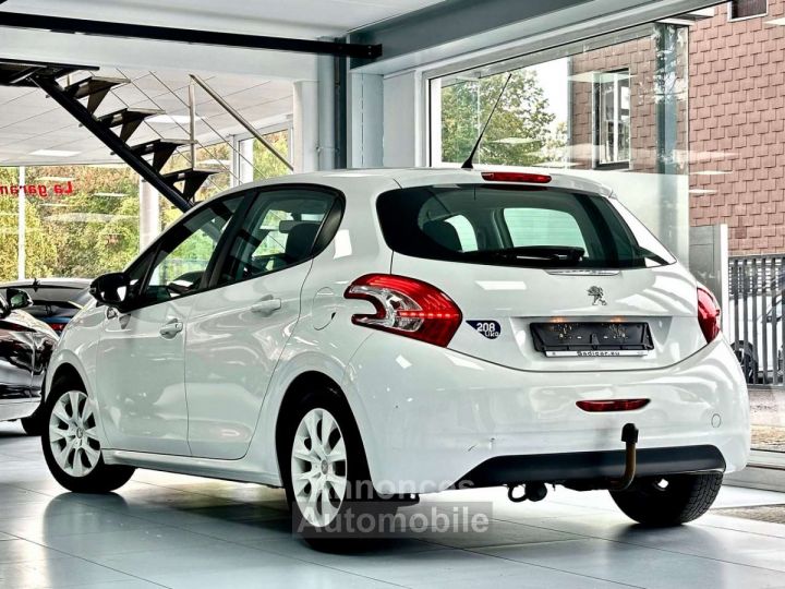 Peugeot 208 1.4 HDi 68cv 5P Série Like - 4