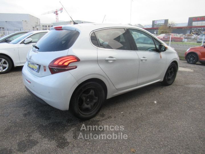 Peugeot 208 1.6 BlueHDi 100ch BVM5 Roland Garros - 4