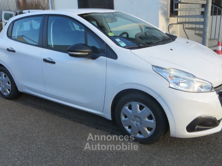 Peugeot 208 1.6 HDI 75 Cv BLUEHDI . 61000 KM ,1 ère Main 2 Places 5 Portes - 1