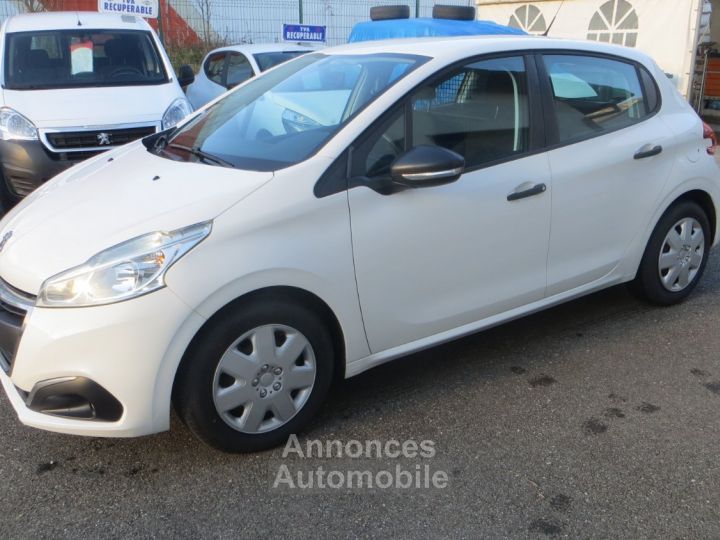 Peugeot 208 1.6 HDI 75 Cv BLUEHDI . 61000 KM ,1 ère Main 2 Places 5 Portes - 2