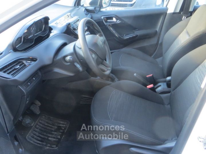 Peugeot 208 1.6 HDI 75 Cv BLUEHDI . 61000 KM ,1 ère Main 2 Places 5 Portes - 3