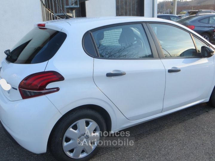 Peugeot 208 1.6 HDI 75 Cv BLUEHDI . 61000 KM ,1 ère Main 2 Places 5 Portes - 4