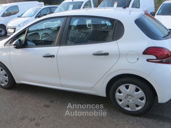 Peugeot 208 1.6 HDI 75 Cv BLUEHDI . 61000 KM ,1 ère Main 2 Places 5 Portes - 6