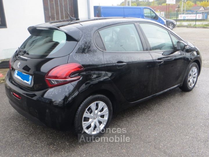 Peugeot 208 208 1.5 HDI 100 cv 1ere main carnet 5 portes, - 3