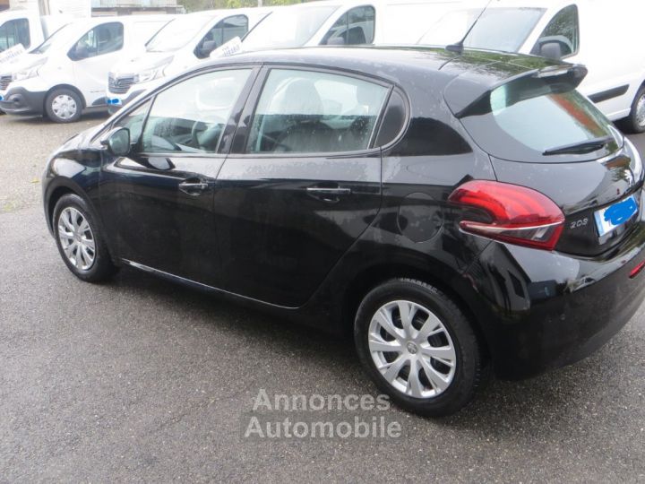 Peugeot 208 208 1.5 HDI 100 cv 1ere main carnet 5 portes, - 4