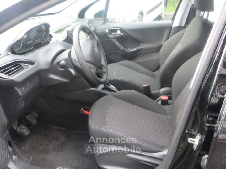 Peugeot 208 208 1.5 HDI 100 cv 1ere main carnet 5 portes, - 5