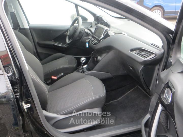 Peugeot 208 208 1.5 HDI 100 cv 1ere main carnet 5 portes, - 6