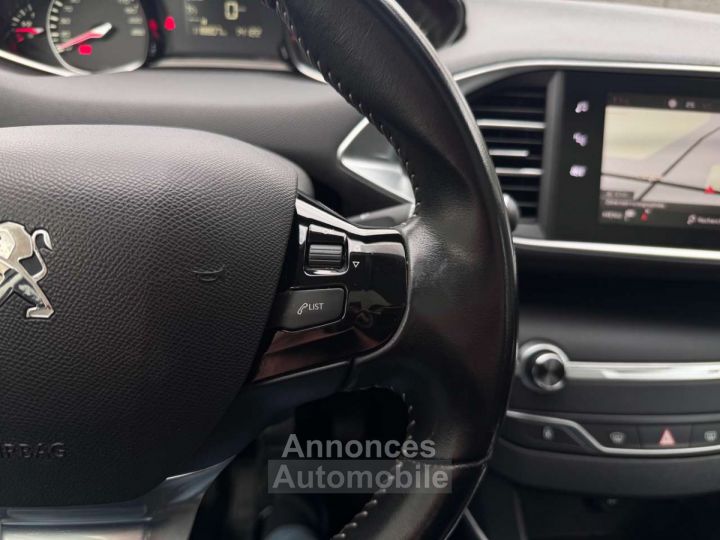 Peugeot 308 1.5 BlueHDi Allure CARPLAY-LED-PANO-CAMERA-CRUISE - 17