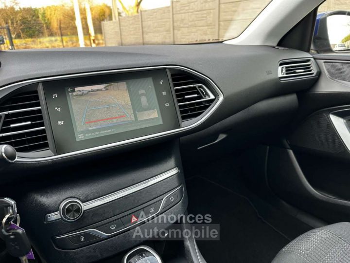 Peugeot 308 SW 1.5 BlueHDi ALLURE-TOIT PANO-CARPLAY-CAM-130CV! - 12