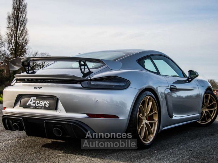 Porsche 718 Cayman GT4 - 4