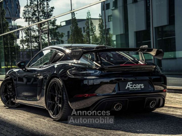 Porsche 718 Cayman GT4 RS - 1