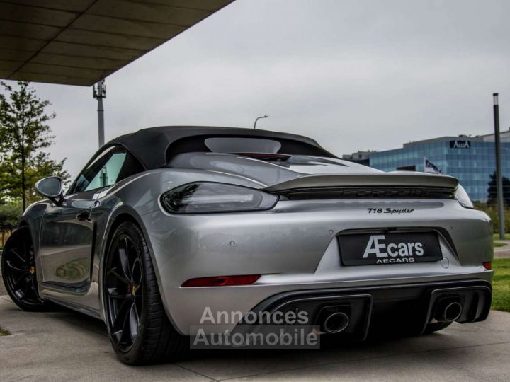 Porsche 718 Spyder - 5